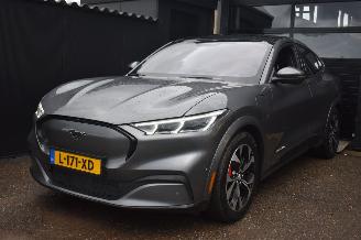 Schadeauto Ford Mustang Mach-e 98Kwh Extended First Edition Awd 337 Pk *Navi/Leder/Camera/Panorama/Stoelverwarming 2021/8