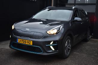 damaged passenger cars Kia Niro 64Kwh Dynamicline 204Pk 3FASE 100% SOH *Navi/Clima/Camera/Stoelverwarming 2020/11