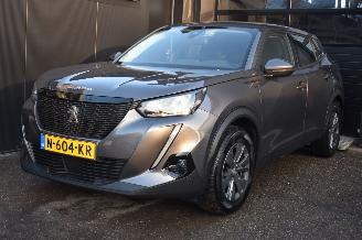 Vaurioauto  passenger cars Peugeot 2008 1.2 Puretech Blue Lease Active 131Pk *Navi/Clima/Camera 2021/11