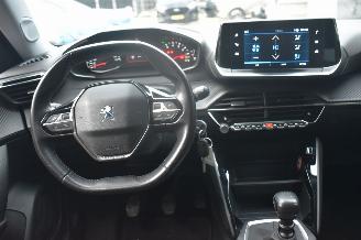 krockskadad bil auto Peugeot 2008 1.2 Puretech Active Pack 102Pk *Navi/Clima/Camera/Stoelverwarming 2022/2