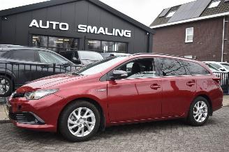 Vaurioauto  passenger cars Toyota Auris Touring Sports 1.8 Hybrid Black Edition 99Pk *Navi/Clima/Camera 2017/10