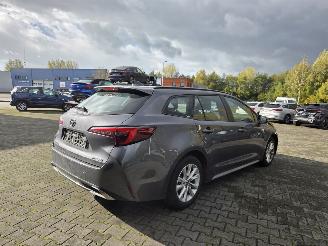 Toyota Corolla 1.8 HYBR picture 3