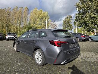 damaged passenger cars Toyota Corolla 1.8 HYBR 2023/11
