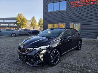 krockskadad bil auto Renault Clio TECHNO 67kw  NAVI / CAMERA 2024/2