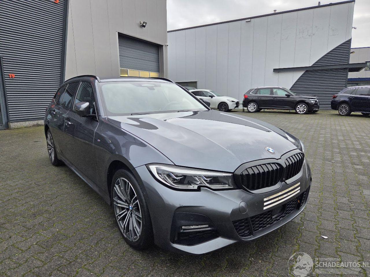 BMW 3-serie 330e HYBR /M-SPORT / HARM KARDON / HEAD UPP