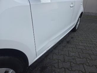 Volkswagen Up! 5 Deurs 35 dkm / Airco picture 2