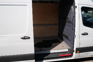 Mercedes Sprinter L2H2 RWD picture 13