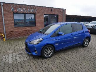 krockskadad bil auto Toyota Yaris HYBRID 2017/7