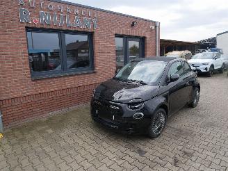 uszkodzony samochody osobowe Fiat 500E ICON CABRIO 2022/12