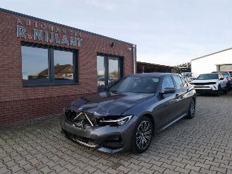 damaged passenger cars BMW 3-serie 320 i M-SPORT HEAD UP ALCANTARA LED 2019/11