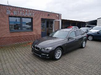 damaged passenger cars BMW 3-serie 320 D LUXURY X-DRIVE PANORAMADAK LEER LED 2016/10