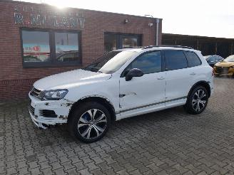 damaged passenger cars Volkswagen Touareg V6 TDI 4 MOTION R-LINE BLACK ADVENTURE PANORAMADAK BI-XENON 2014/2