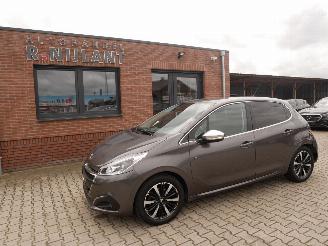 Unfallwagen Peugeot 208 TECH EDITION AUTOMAAT. 2019/1