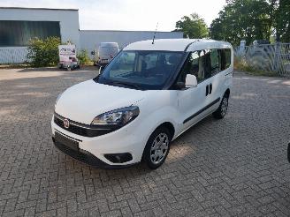 uszkodzony samochody osobowe Fiat Doblo 5 PERSOONS MOTORSCHADE 2018/10