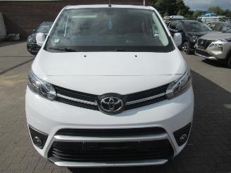 Vaurioauto  passenger cars Toyota ProAce Verso 2.0D DubbelCab 2xSchuifdeur 6-Zits Airco Navi Camera StoelVerwarming CruiseControl....... 2024/5