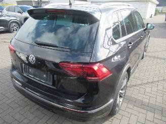 krockskadad bil auto Volkswagen Tiguan 1.5TSI 150pk DSG-Aut. R-LINE Climatronic Leer Navi Panorama-D Camera ..... 2020/6