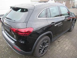 Coche accidentado Mercedes GLA GLA 180 Aut.MildHybrid HalfLeer Navi Camera StoelVerwarming Led....... 2025/6