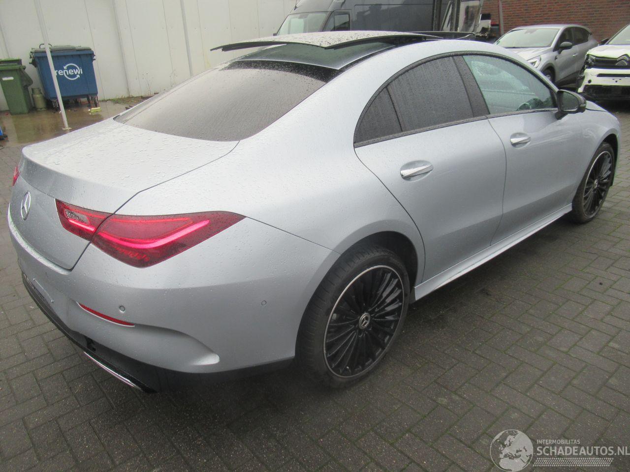 Mercedes Cla-klasse CLA 220d AUT. 9.772KM!!  AMG-LINE  NightPack HalfLeer Navi Panorama/SchuifDak Camera StoelVerwarming...