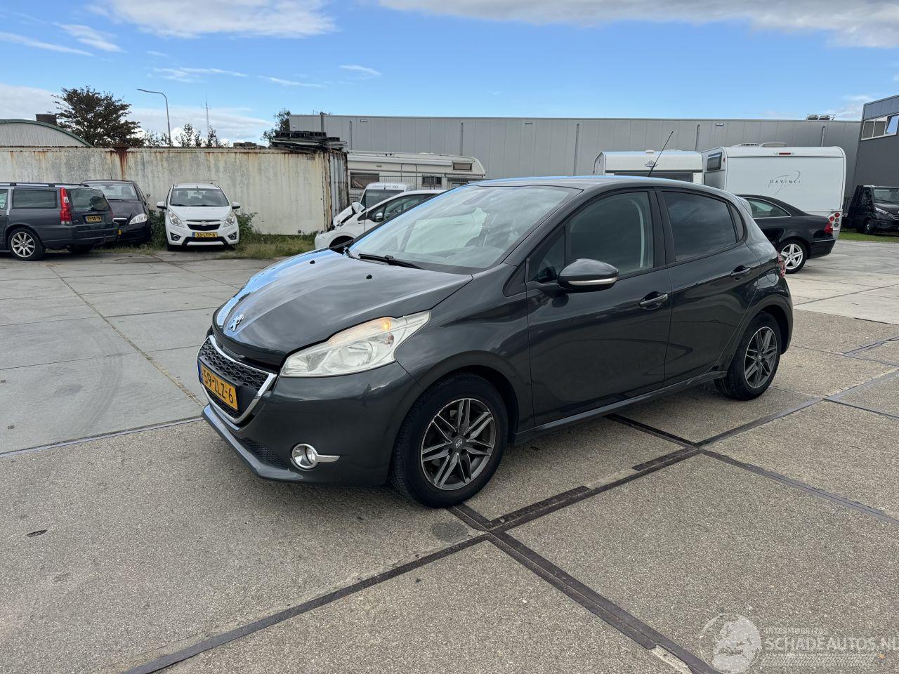 Peugeot 208 1.2  VTI Envy 5drs