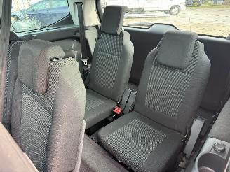 Peugeot 5008 1.6 THP Family 7p picture 14