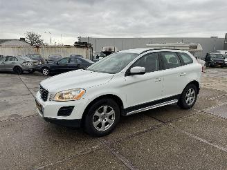 damaged passenger cars Volvo Xc-60 2.0 T Kinetic 2011/4