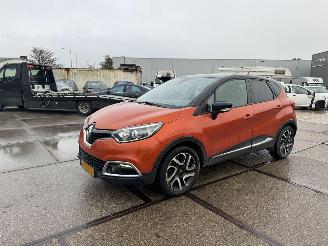 Vaurioauto  passenger cars Renault Captur 0.9 Tce Dynamique 2015/2