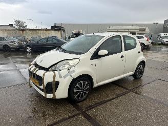 Vaurioauto  passenger cars Peugeot 107 1.0 Blue Lease 2012/5