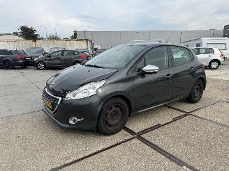 skadebil auto Peugeot 208 1.2 VTI Envy 5drs 2013/9