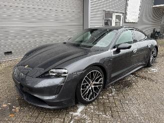 skadebil auto Porsche Taycan 4S Performance voll auto start en rijd 2020/11