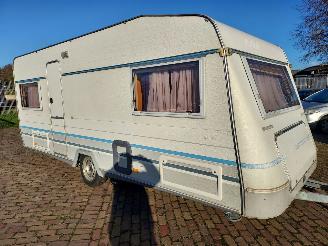 krockskadad bil caravan Knaus  Azur 490 + Mover en Voortent 1992/3