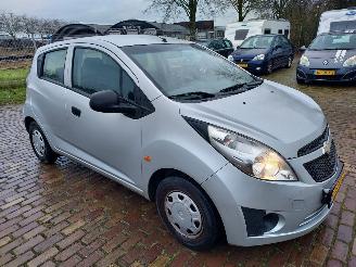 Damaged car Chevrolet Spark 1.0  5 deurs Airco 2010/10