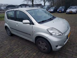 krockskadad bil auto Daihatsu Sirion 1.0 5 Deurs 2008/2