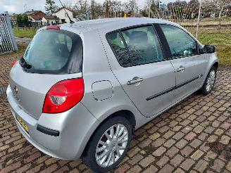 Renault Clio 1.2 5 deurs picture 3