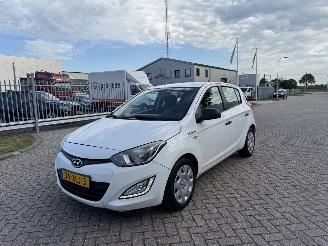 Unfallwagen Hyundai I-20 1.2 i  63kw Airco 2012/6
