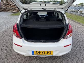 Hyundai I-20 1.2 i  63kw Airco picture 12