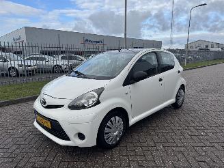 uszkodzony samochody osobowe Toyota Aygo 1.0 VVT-i  50Kw AIRCO 2013/8