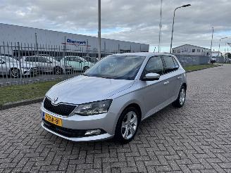 krockskadad bil auto Skoda Fabia 1.2 TSI Edition  Clima 2015/3