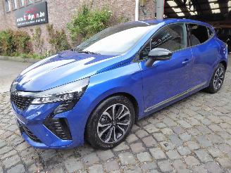 skadebil auto Renault Clio Techno 2024/3
