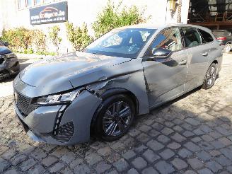 Vaurioauto  passenger cars Peugeot 308 SW Active pack 2024/7