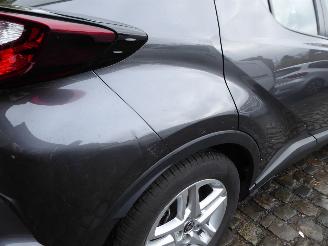 Toyota CH-R Hybrid picture 7