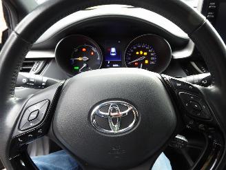 Toyota CH-R Hybrid picture 13