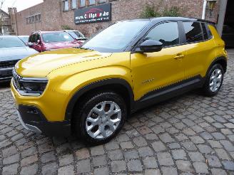 krockskadad bil auto Jeep Avenger Summit Electric 2024/1