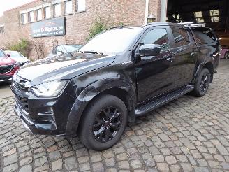 Voiture accidenté Isuzu D-Max Double Cab 4WD V-CROSS 2023/9
