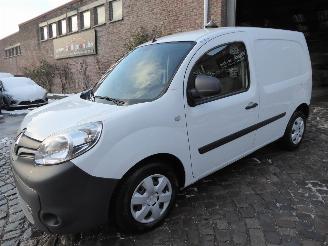 krockskadad bil auto Renault Kangoo  2020/9