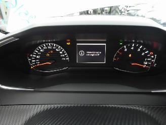 Peugeot 208 Active Pack picture 11