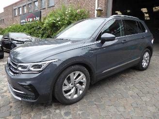 Vaurioauto  passenger cars Volkswagen Tiguan Elegance eHybrid 2021/5