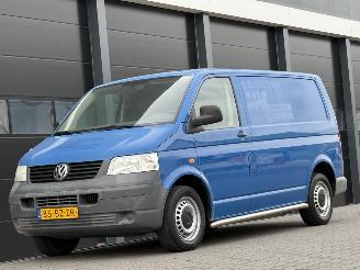 krockskadad bil bedrijf Volkswagen Transporter 1.9 TDI 2006/10
