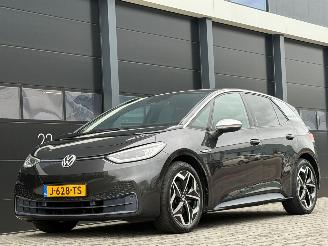 Vaurioauto  passenger cars Volkswagen ID.3 First Plus 58 kWh Camera Clima PDC 2020/10