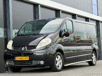 krockskadad bil auto Renault Trafic 2.0 dCi L2-H1 Navi Airco 3-PERS 2011/3