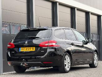 Peugeot 308 1.6 BlueHDI Blue Lease Executive Pack picture 6